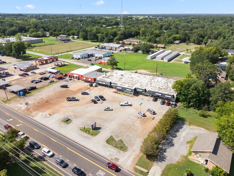 More Photos Of 488 W Main St, Van General Retail For Lease