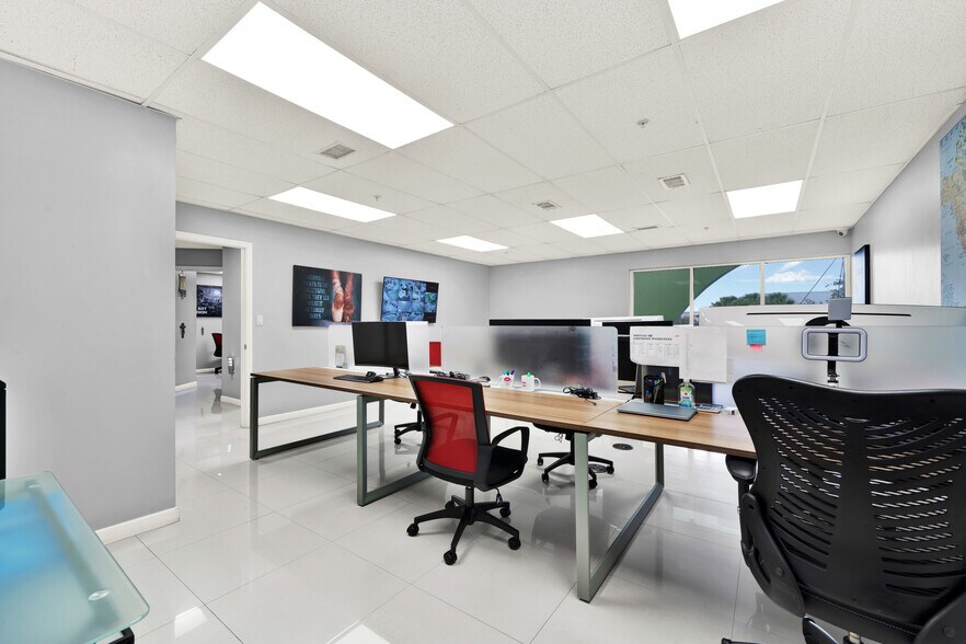 More Photos Of 7860 NW 46th St, Doral Distribution For Lease