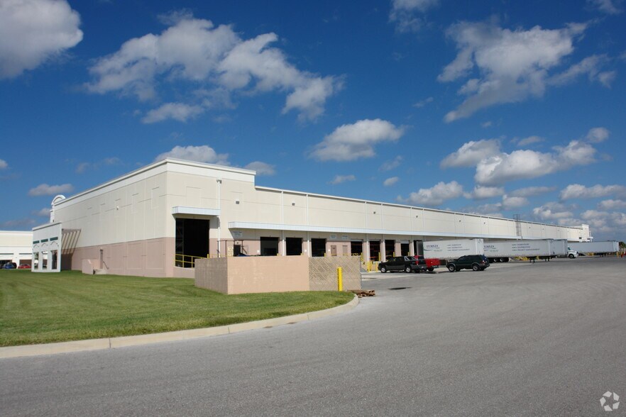 More Photos Of 7245 16th St E, Sarasota Warehouse For Lease