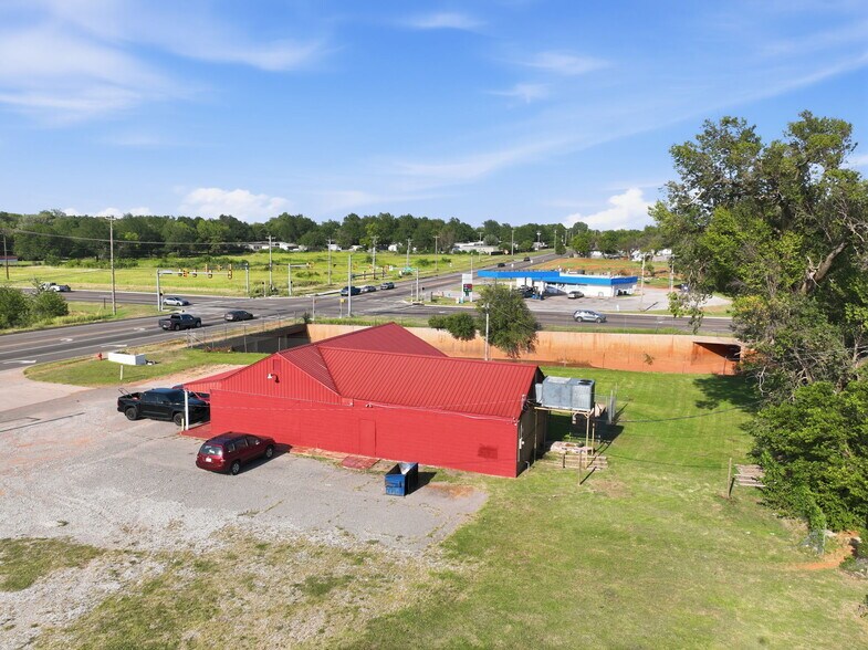 More Photos Of 1900 SE 59th Dr, Oklahoma City Bar For Sale