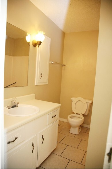 More Photos Of 207-209 Carl St, Leesville Apartments For Sale