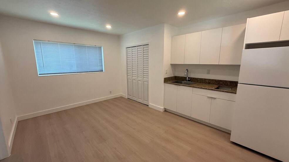 More Photos Of 1927- 1929 Roosevelt st, Hollywood Apartments For Sale