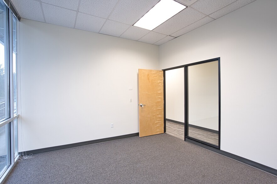 More Photos Of 8226 S 208th St, Kent Unknown For Lease