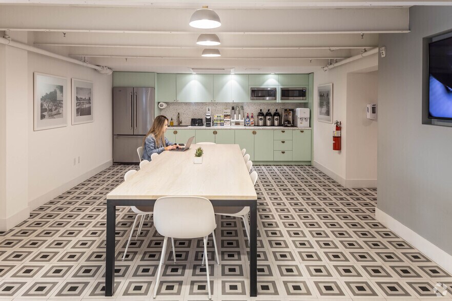 More Photos Of 2031 Harrison St, Hollywood Coworking Space