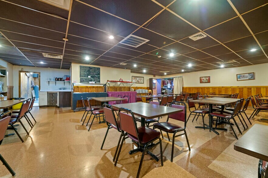 More Photos Of 208 N Walnut St, Stillman Valley General Retail For Sale