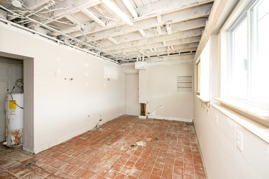 More Photos Of 201 S Broadway, Gloucester City Restaurant For Sale