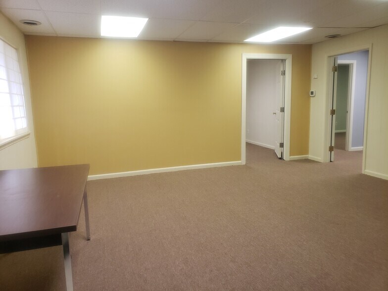 More Photos Of 21945 Three Notch Rd, Lexington Park Office For Lease