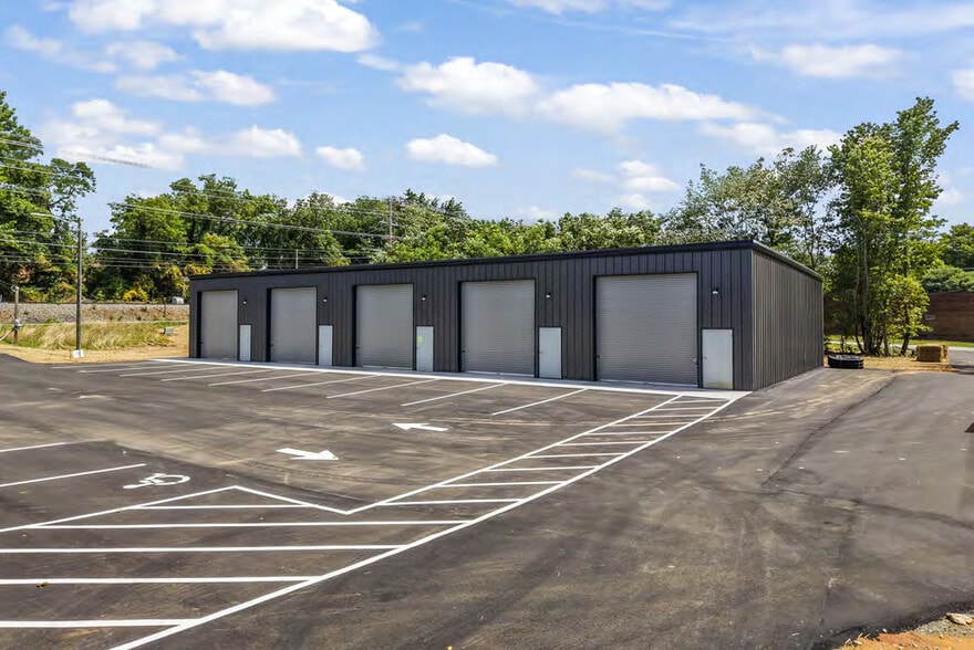 More Photos Of 2138 Surrett Dr, High Point Self Storage For Sale