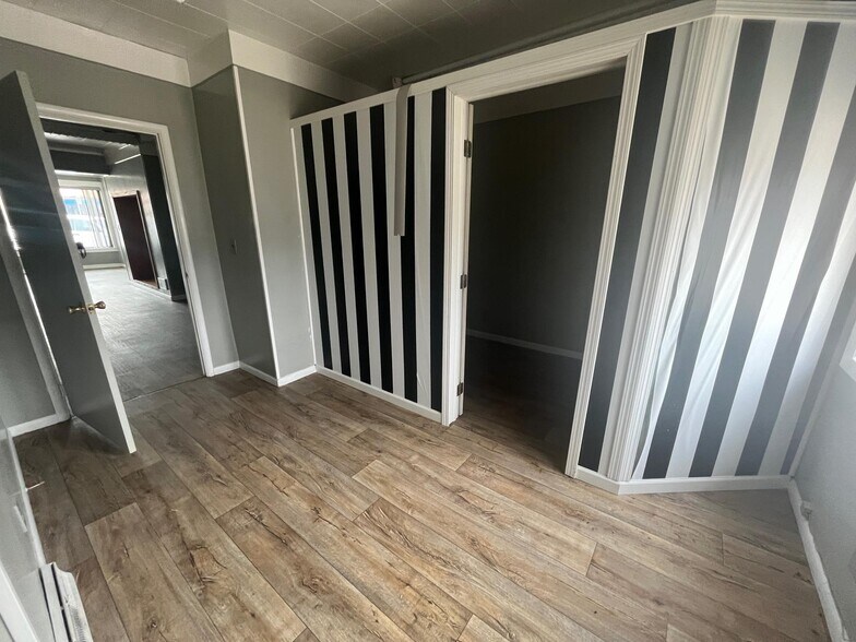 More Photos Of 407 N Main St, Valentine Loft Creative Space For Sale