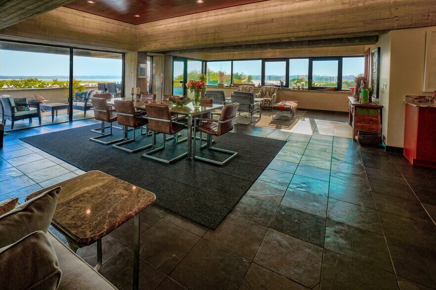 More Photos Of 916 Bay St, Beaufort Office For Sale