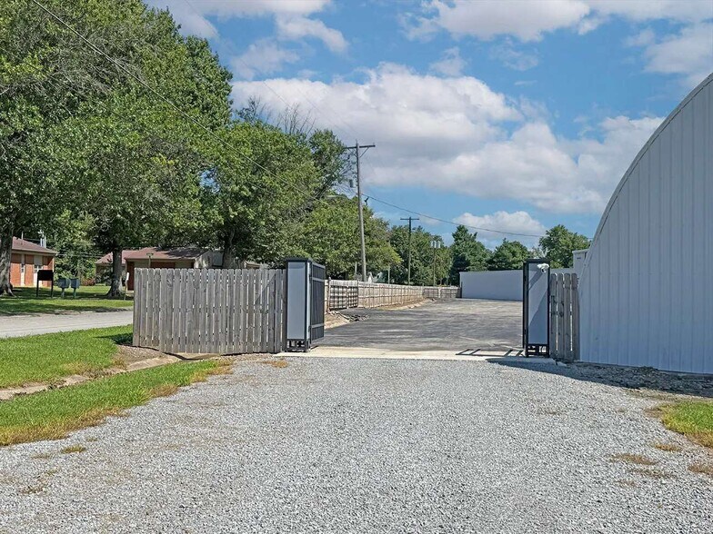 More Photos Of 60 Bells Ln, Junction City Warehouse For Lease