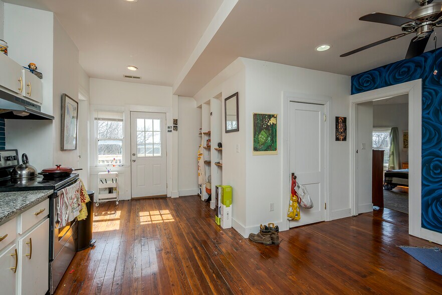 More Photos Of 199 E Loudon Ave, Lexington Office Residential For Sale