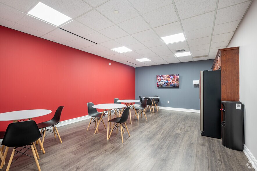 More Photos Of 5500 N Service Rd, Burlington Office For Lease