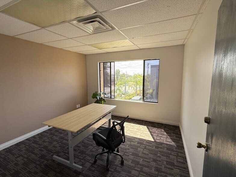More Photos Of 7670 Opportunity Rd, San Diego Office For Lease