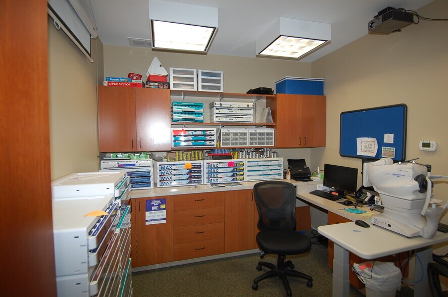 More Photos Of 640 Highway 1 W, Iowa City Office For Sale