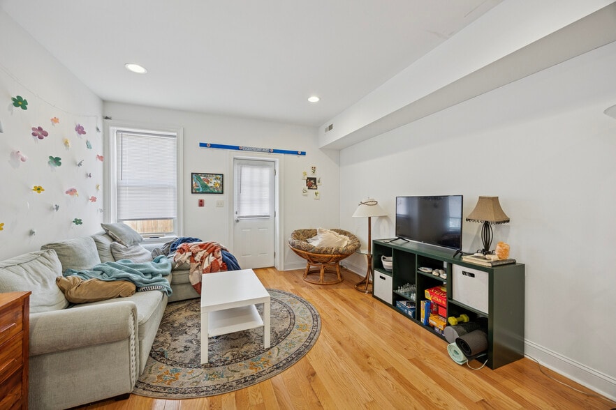 More Photos Of 1507 Fairmount Ave, Philadelphia Apartments For Sale