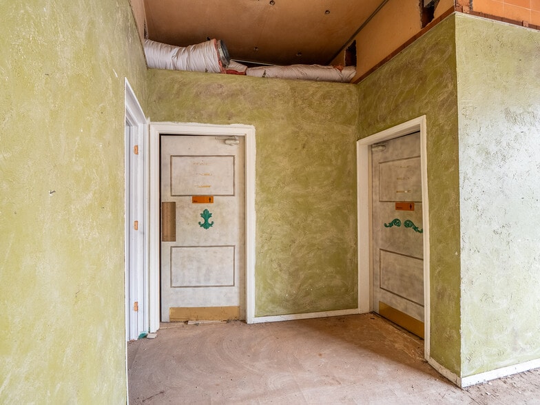 More Photos Of 212 E Choctaw Ave, Mcalester Office For Sale