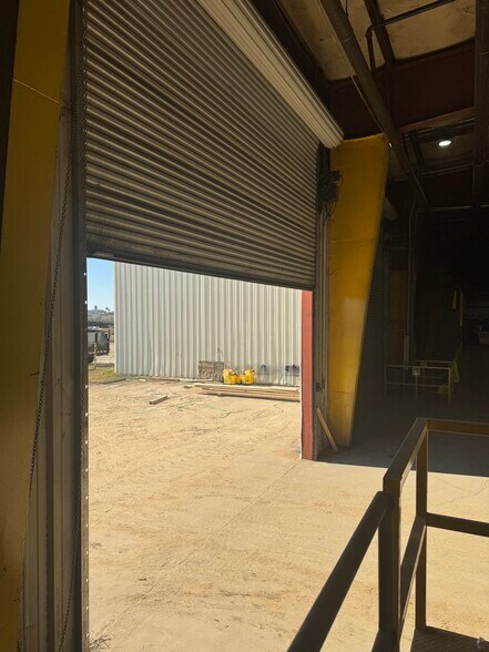 More Photos Of 502 Midway Rd, Cordele Showroom For Lease