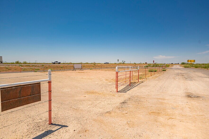 More Photos Of 850 W I-20, Penwell Warehouse For Lease