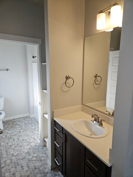 More Photos Of 324 NE 3rd St, Meridian Multifamily For Sale