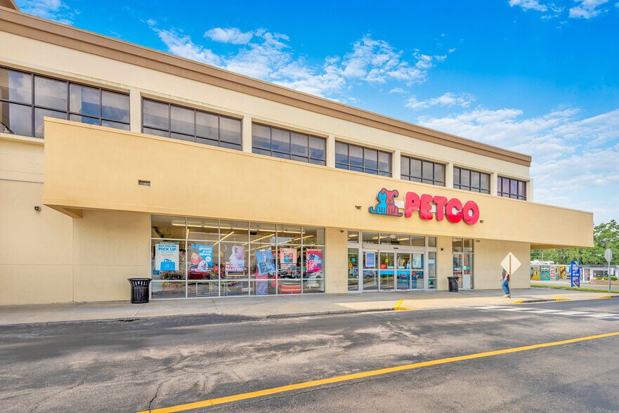 More Photos Of 2410-2606 E Colonial Dr, Orlando Unknown For Lease