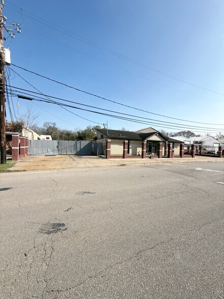 More Photos Of 4127 Weslow St, Houston Industrial For Lease