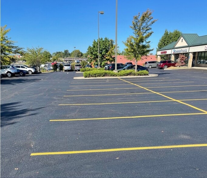 More Photos Of 3470 W 3rd St, Bloomington Unknown For Lease