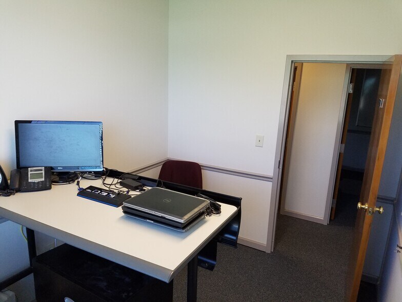 More Photos Of 1802 Williamson Ct, Brentwood Office For Lease