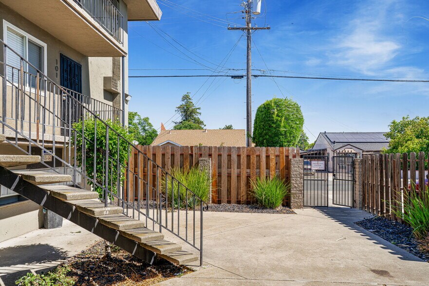 More Photos Of 20 E 16th St, Antioch Apartments For Sale