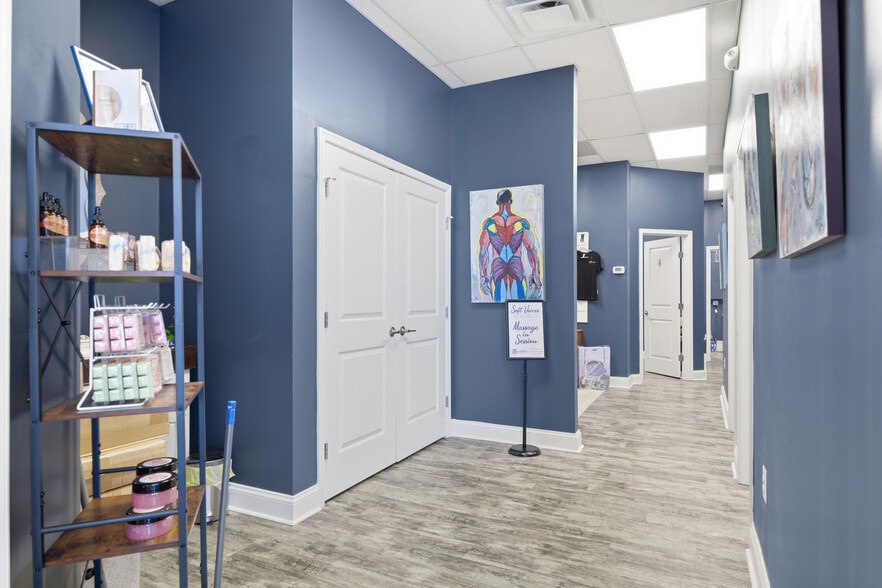 More Photos Of 5472-5486 Southern Maryland Blvd, Lothian Storefront For Sale