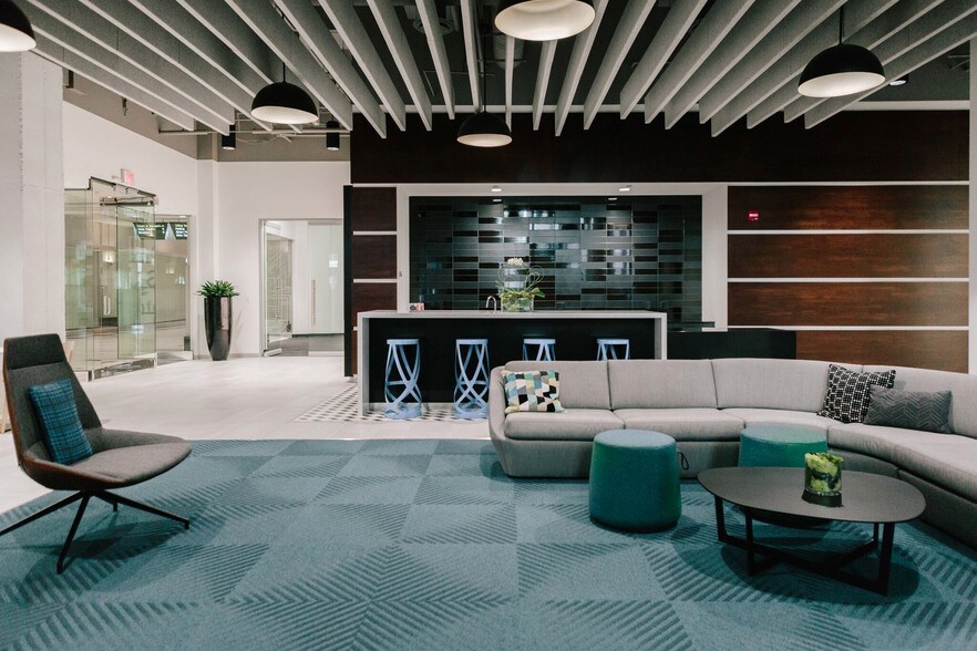 More Photos Of 800 LaSalle Ave, Minneapolis Office For Lease