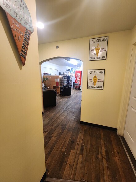 More Photos Of 433 Main St, Frankfort General Retail For Sale