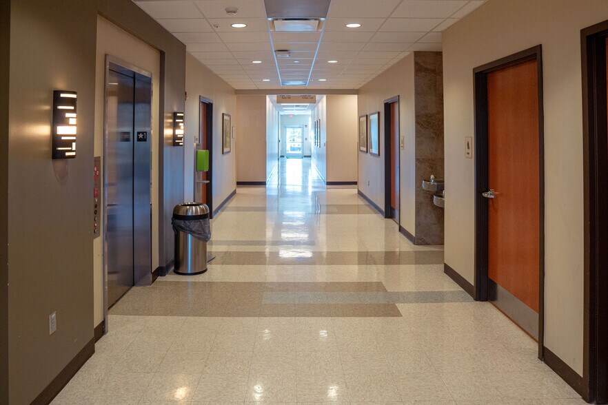 More Photos Of 163 River Oaks Dr, Canton Medical For Lease