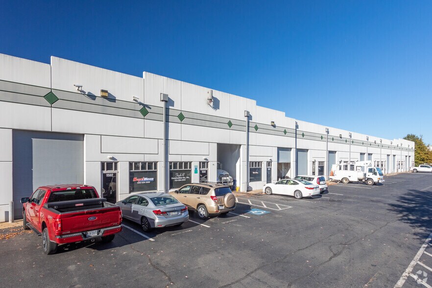 More Photos Of 11482-11518 Robertson Dr, Manassas Warehouse For Lease