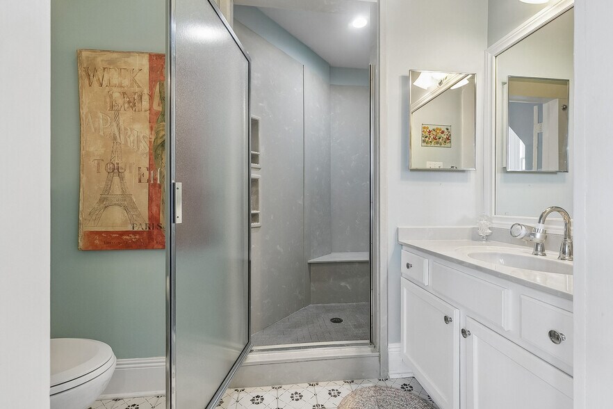 More Photos Of 2727 Saint Charles Ave, New Orleans General Retail For Sale