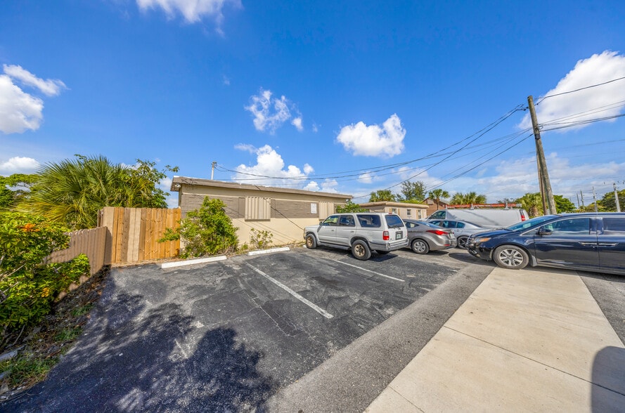 More Photos Of 223 SW 5th Ct, Deerfield Beach Multifamily For Sale