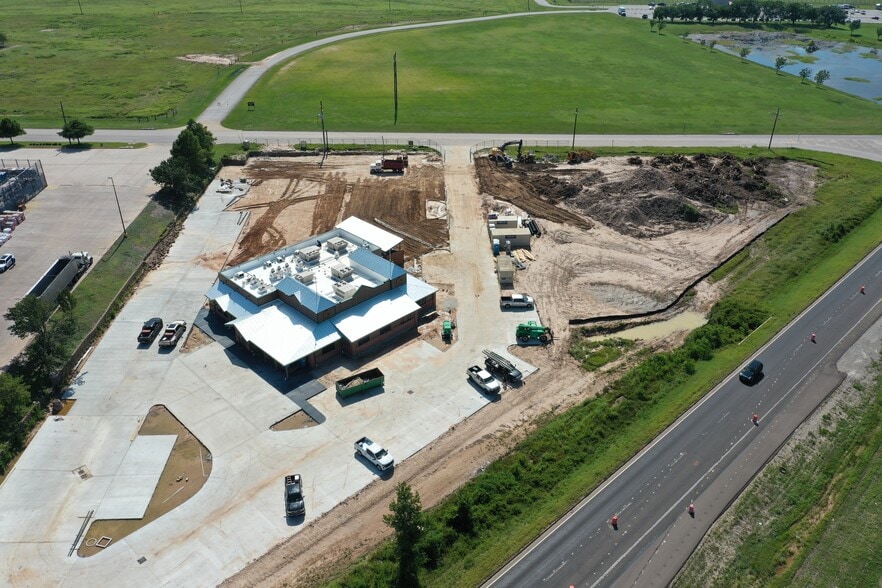 More Photos Of 918 Veterans Memorial Pky, Huntsville Storefront For Lease
