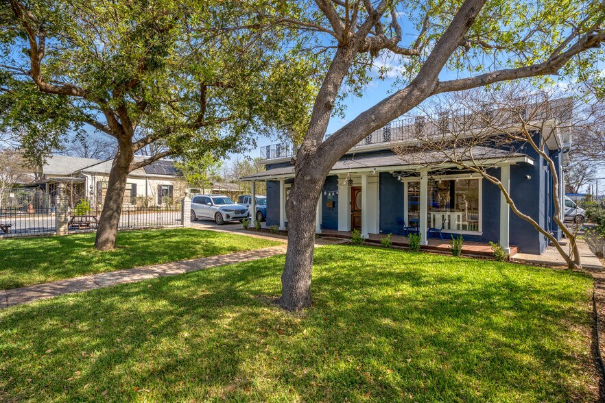 More Photos Of 1002 N Flores St, San Antonio Loft Creative Space For Lease