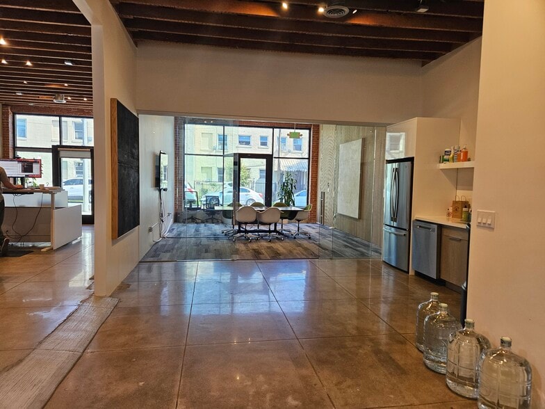 More Photos Of 1005 N Madison Ave, Los Angeles Storefront Retail Office For Lease