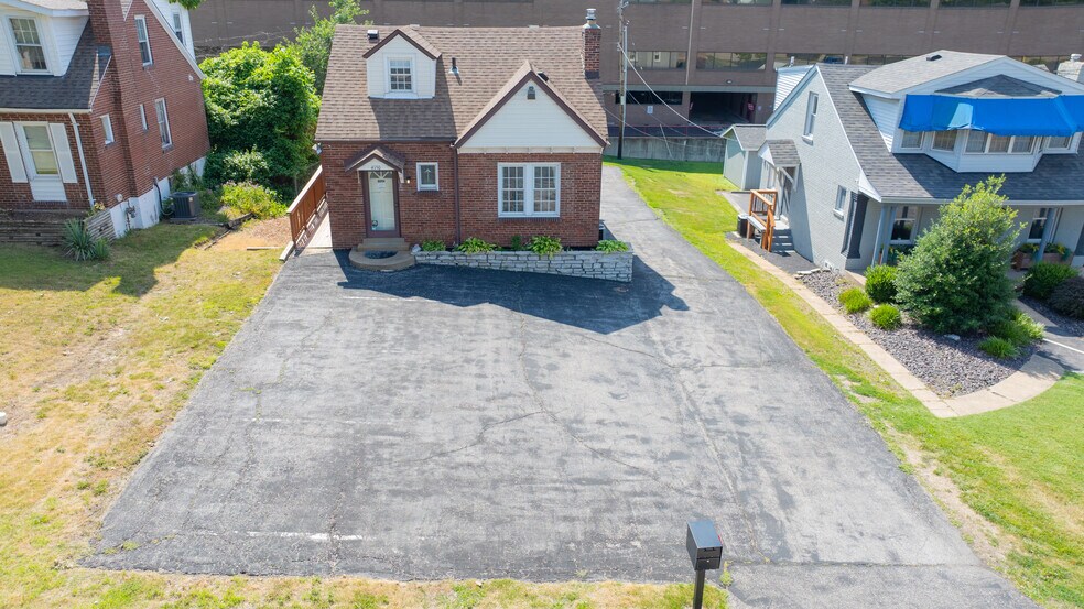 More Photos Of 4150 Crescent Dr, Saint Louis Office For Sale