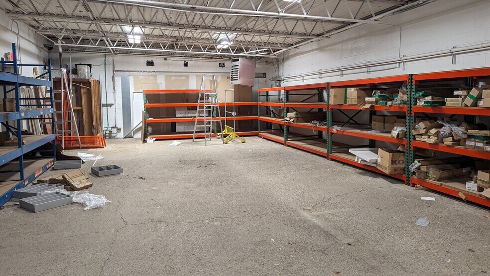 More Photos Of 1556-1562 Telegraph Dr, Pontiac Warehouse For Lease