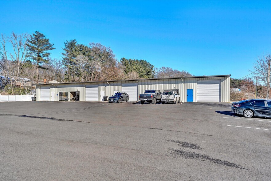 More Photos Of 6530-6536 Commonwealth Dr, Roanoke Research And Development For Lease