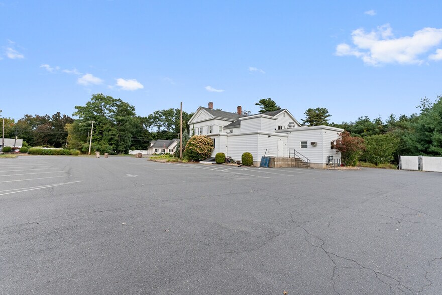 More Photos Of 135 Cooper St, Agawam Specialty For Sale