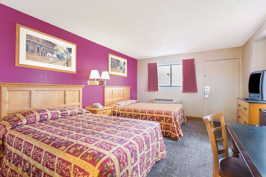 More Photos Of 1624 N Black Canyon Hwy, Phoenix Hotel For Sale