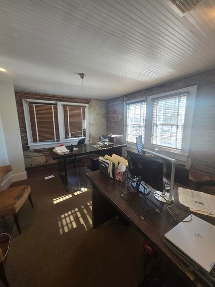 More Photos Of 2108 Airport Blvd, Mobile Office For Sale