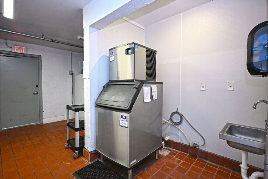 More Photos Of S 2162 S WW White Rd, San Antonio Restaurant For Sale