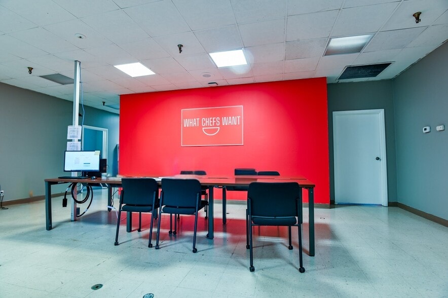 More Photos Of 132 Royal Dr, Forest Park Refrigeration Cold Storage For Sale