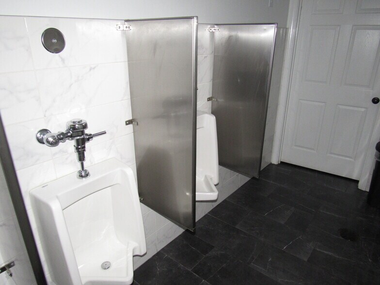 More Photos Of 802 S Main St, Belton General Retail For Sale