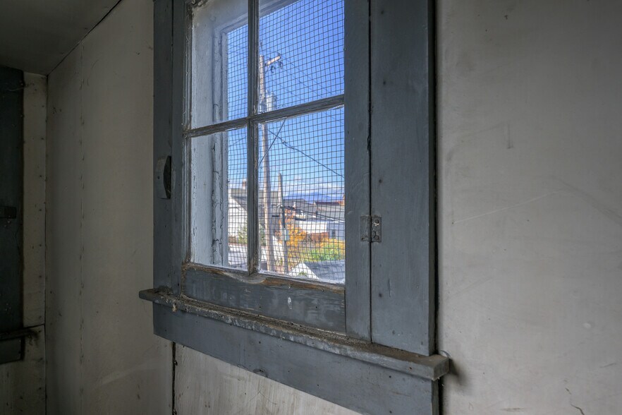 More Photos Of 515 Columbia St, Hudson Warehouse For Sale