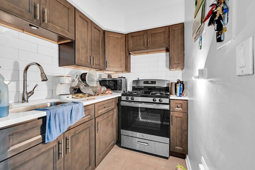 More Photos Of 2901 Matthews, Bronx Apartments For Sale